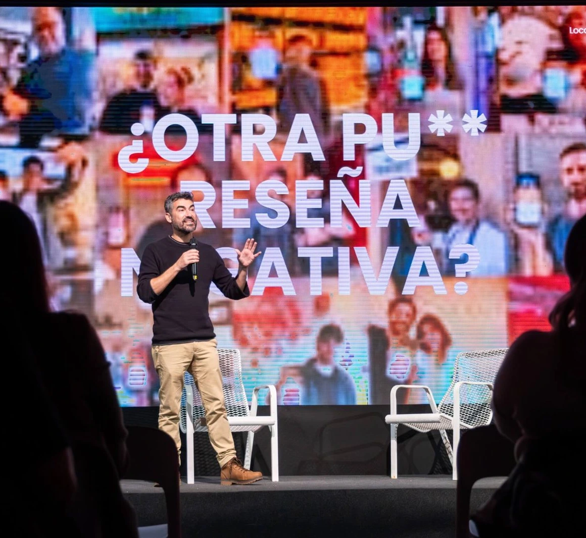 Xavier Colomés, Cinquo co-founder, speaking on stage